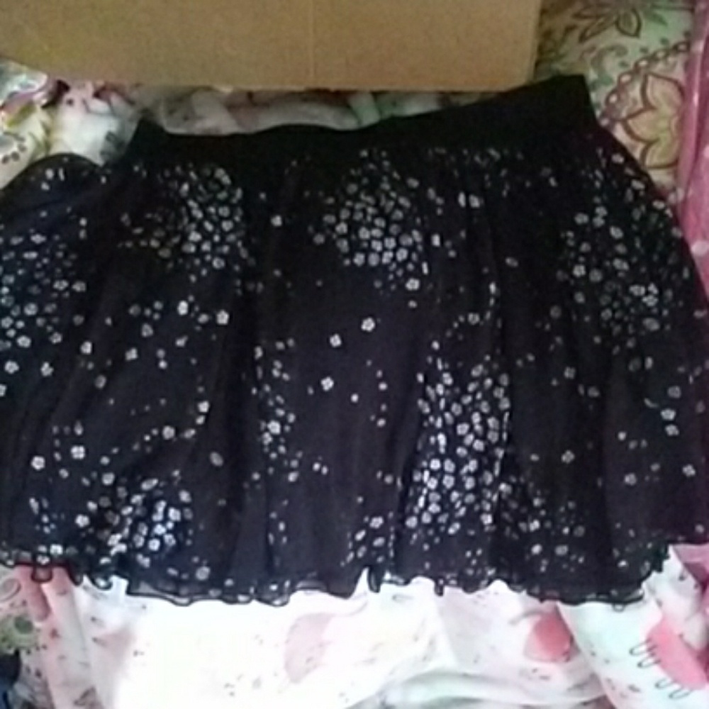 Express black flowered skirt